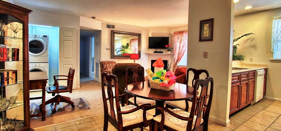 Chestnut Heights Apartments Dining and Living Room